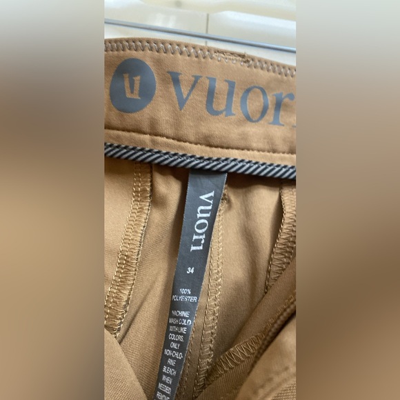 Vuori Men's Tan Shorts - Picture 2 of 2